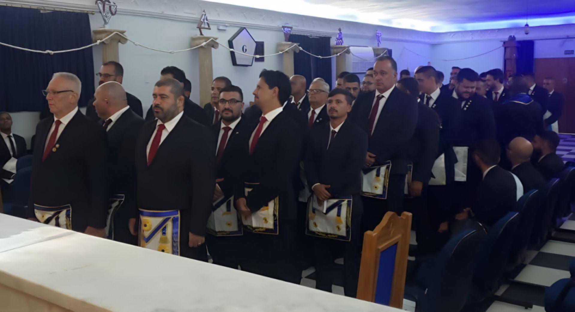 MARCO NO RITO BRASILEIRO: ARLS BARÃO DE MAUÁ Nº 3521 REGULARIZA 46 IRMÃOS EM SANTOS