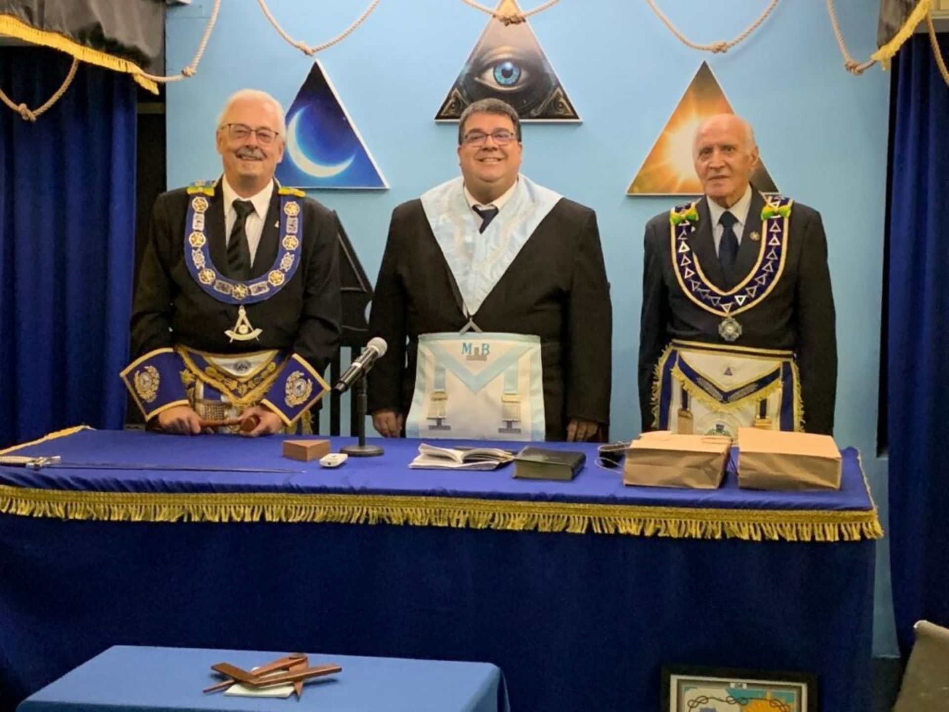 Sessão Magna destaca as Origens do Rito Moderno e homenageia maçons no Oriente de Santos