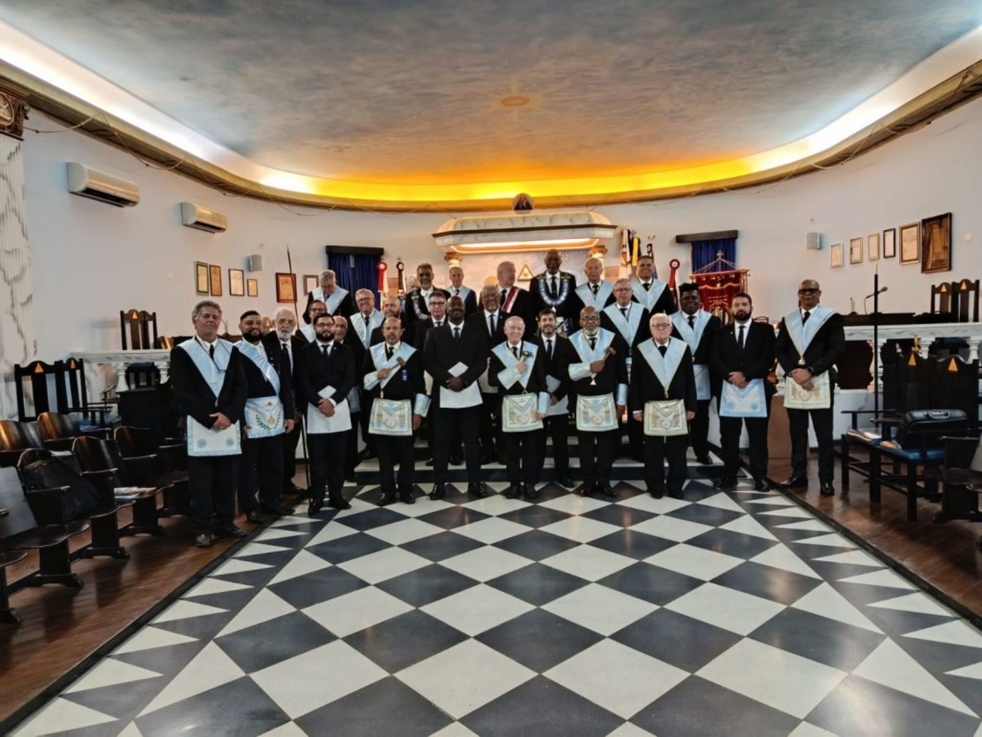 LOJA ANTONIO DOS SANTOS COSTA Nº 3012 INICIA NOVOS IRMÃOS NA JORNADA MAÇÔNICA EM SANTOS